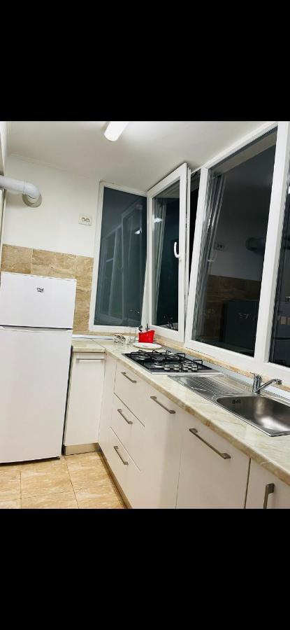 Studio Modern. Bukares Bagian luar foto