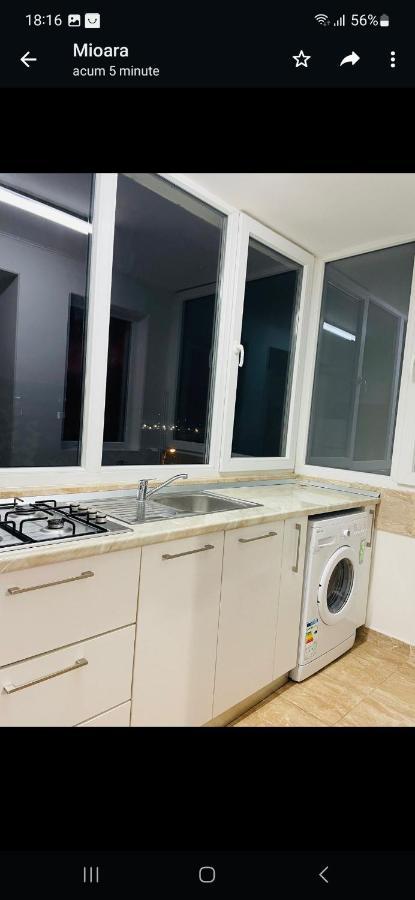 Studio Modern. Bukares Bagian luar foto