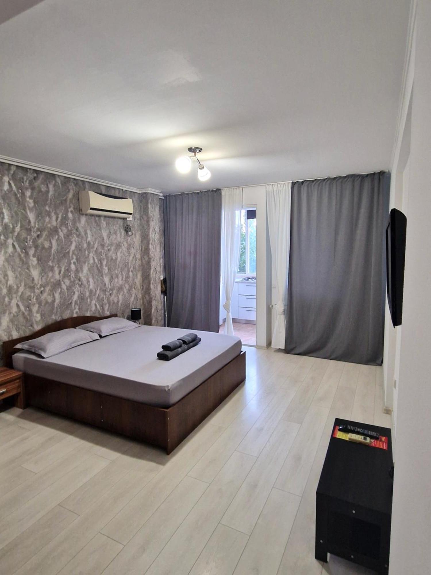 Studio Modern. Bukares Bagian luar foto